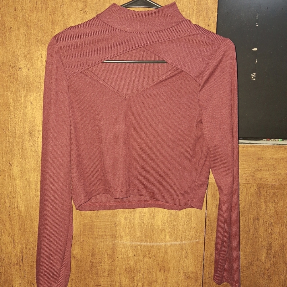 Jolie & Joy CutOut Long Sleeve Cropped Top